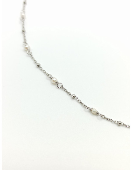 Silver pearl necklace