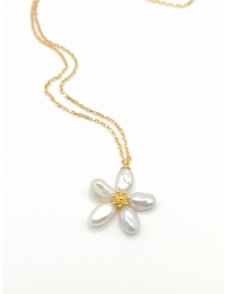 Silver  daisy necklace