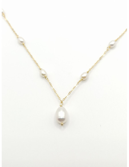 Silver pearl necklace