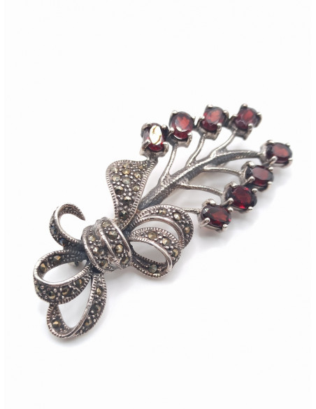 Ασημένια καρφίτσα